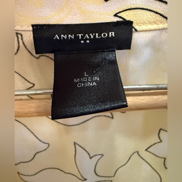 Ann Taylor Yellow and Cream Leaf Patterned Tank Top Size Large - Picture 4 of 4